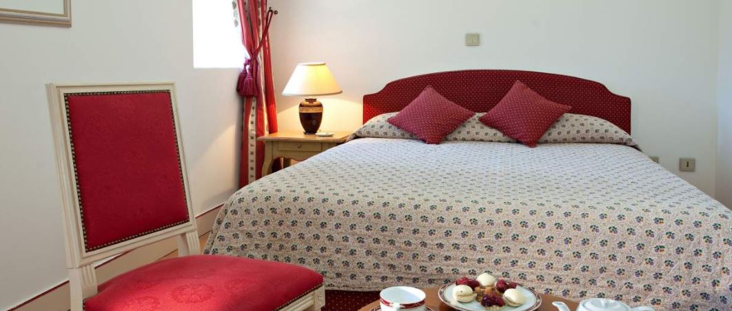 Chateau de Taulane - bedroom