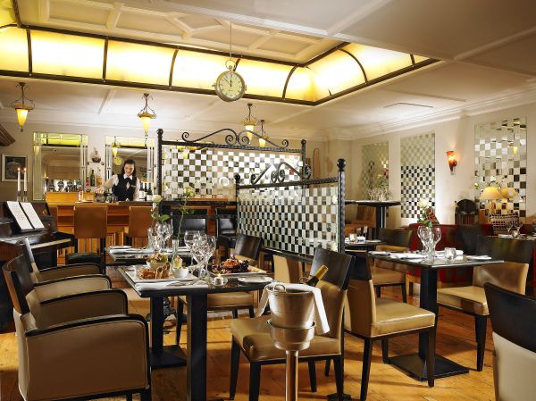 Killarney Royal - dining